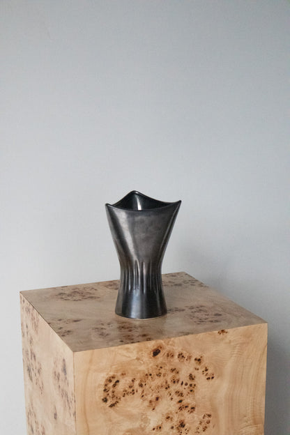 VASE 16